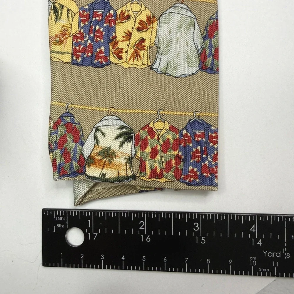 Tommy Bahama Relax Necktie Mens OS Tan Hawaiian Shirt Print 100% Silk Novelty